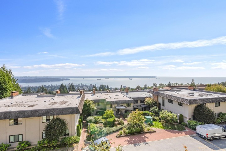 Photo 18 at 33 - 2250 Folkestone Way, Panorama Village, West Vancouver