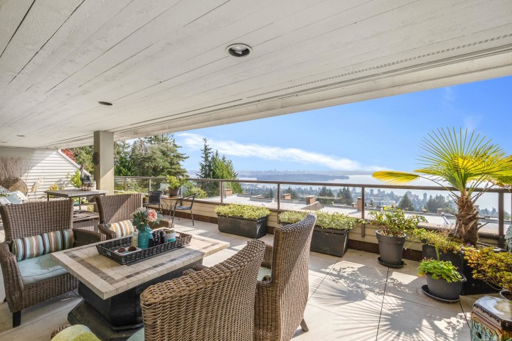 Photo 15 at 33 - 2250 Folkestone Way, Panorama Village, West Vancouver