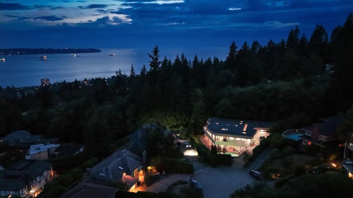 Photo 2 at 2490 Westhill Court, Westhill, West Vancouver