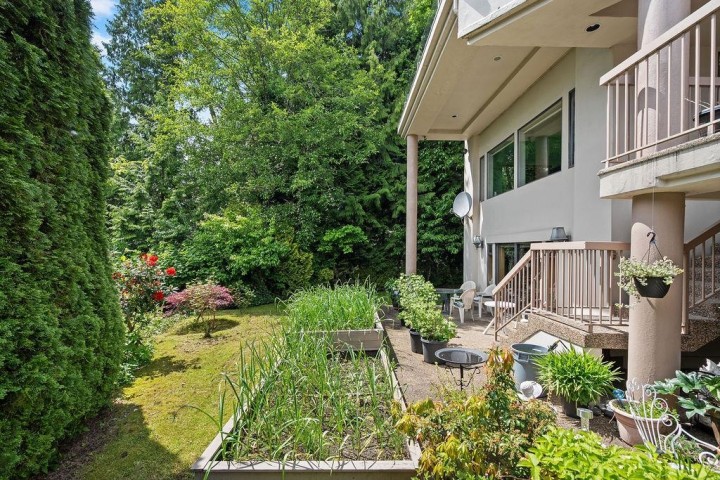 Photo 35 at 2490 Westhill Court, Westhill, West Vancouver