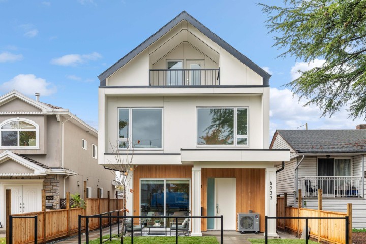 Photo 1 at 1 - 6933 Prince Edward Street, South Vancouver, Vancouver East