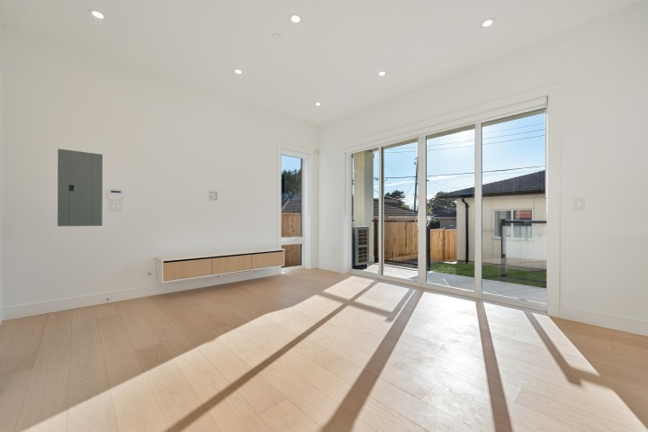 Photo 1 at 2 - 6933 Prince Edward Street, South Vancouver, Vancouver East