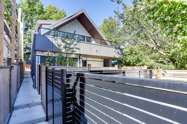 Photo 2 at 3387 Victoria Drive, Victoria VE, Vancouver East