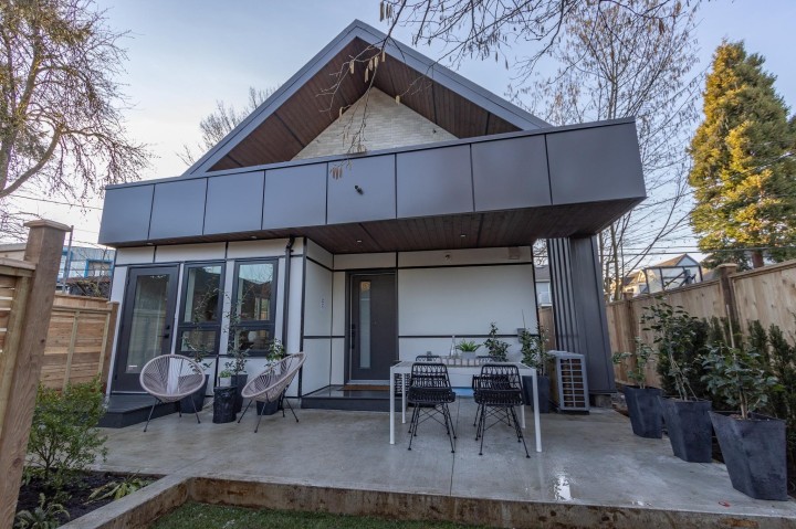 Photo 3 at 3387 Victoria Drive, Victoria VE, Vancouver East