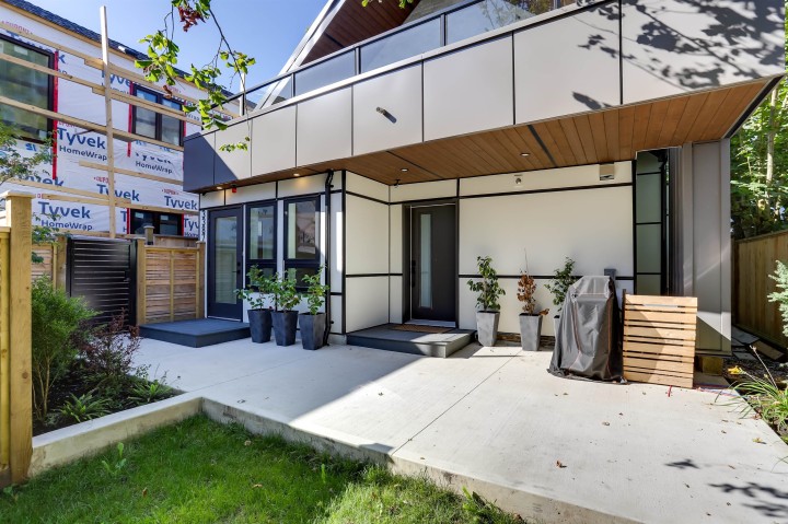 Photo 4 at 3387 Victoria Drive, Victoria VE, Vancouver East