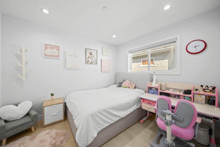 Photo 17 at 870 W 59th Avenue, Marpole, Vancouver West