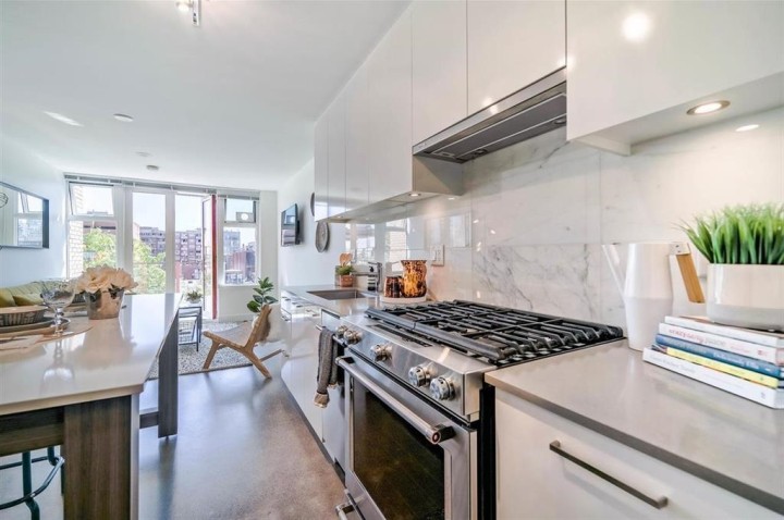 Photo 9 at 404 - 231 E Pender Street, Strathcona, Vancouver East