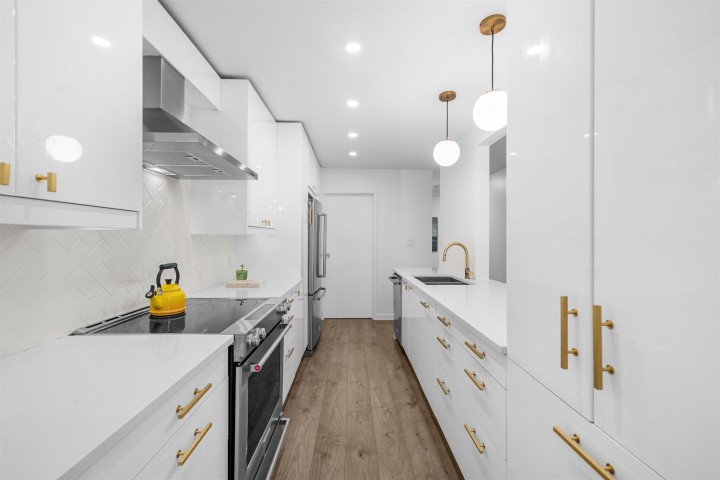 Photo 9 at 302 - 1720 W 12th Avenue, Fairview VW, Vancouver West