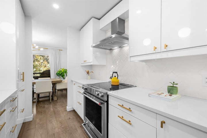 Photo 11 at 302 - 1720 W 12th Avenue, Fairview VW, Vancouver West