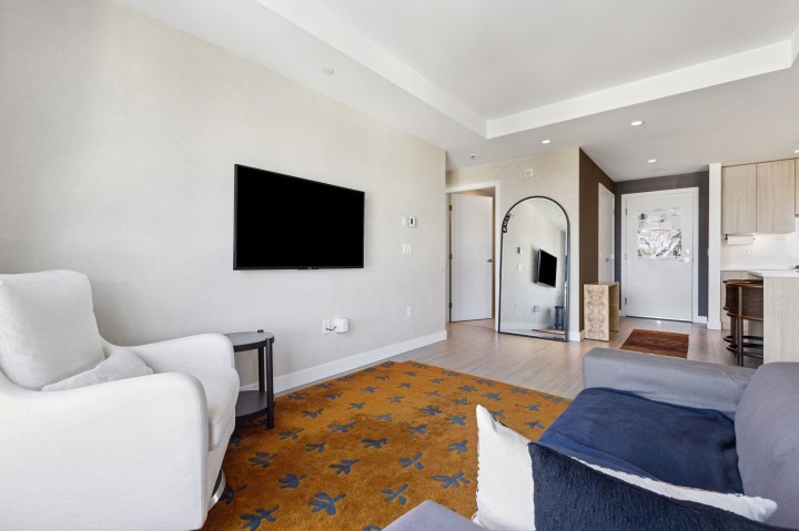 Photo 7 at 303 - 707 E 3 Street, Queensbury, North Vancouver