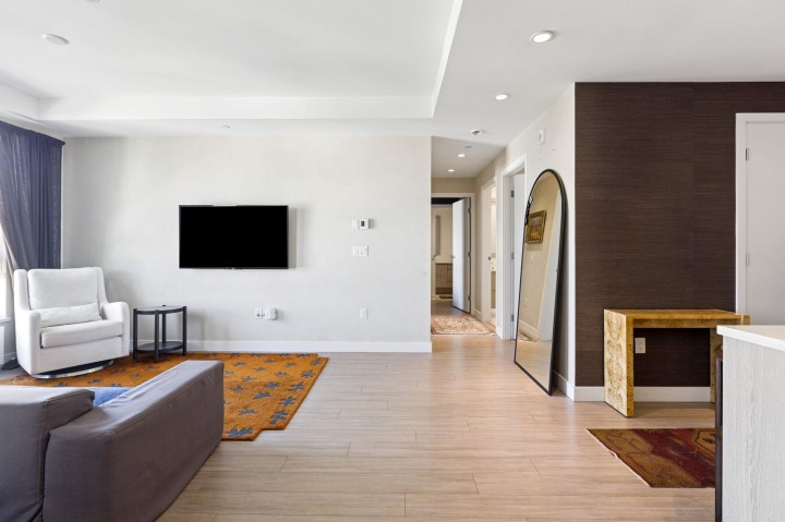 Photo 5 at 303 - 707 E 3 Street, Queensbury, North Vancouver