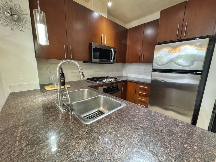 Photo 5 at 415 - 3651 Foster Avenue, Collingwood VE, Vancouver East