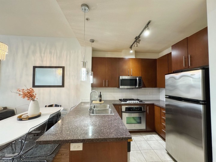 Photo 4 at 415 - 3651 Foster Avenue, Collingwood VE, Vancouver East