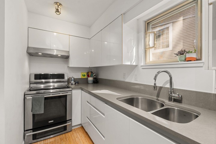 Photo 13 at 203 - 755 W 15th Avenue, Fairview VW, Vancouver West