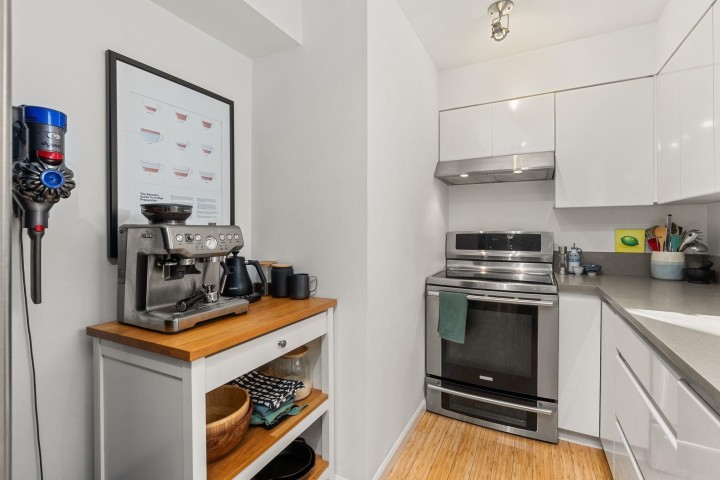 Photo 12 at 203 - 755 W 15th Avenue, Fairview VW, Vancouver West