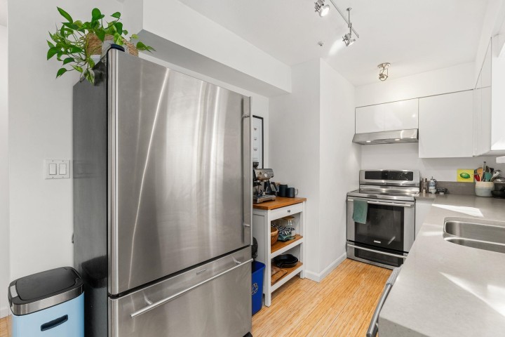 Photo 10 at 203 - 755 W 15th Avenue, Fairview VW, Vancouver West