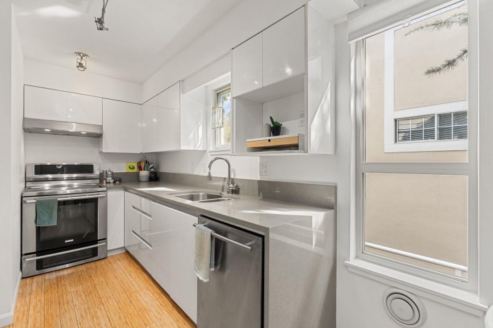 Photo 11 at 203 - 755 W 15th Avenue, Fairview VW, Vancouver West