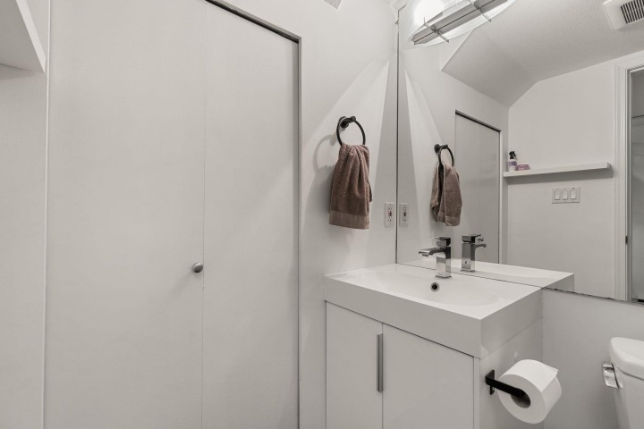 Photo 19 at 203 - 755 W 15th Avenue, Fairview VW, Vancouver West