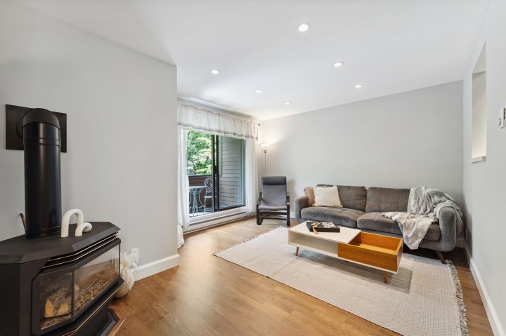 Photo 7 at 3349 Mountain Highway, Lynn Valley, North Vancouver