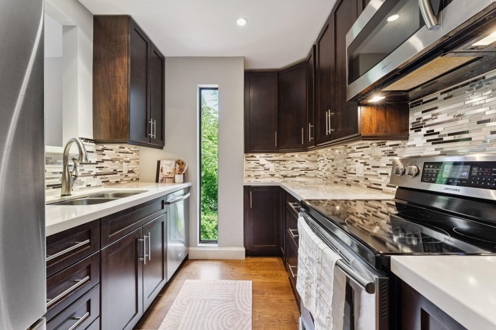 Photo 18 at 3349 Mountain Highway, Lynn Valley, North Vancouver