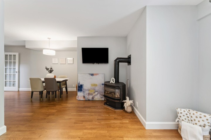 Photo 11 at 3349 Mountain Highway, Lynn Valley, North Vancouver