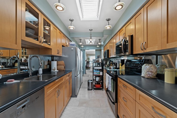 Photo 6 at 48 - 2250 Folkestone Way, Panorama Village, West Vancouver