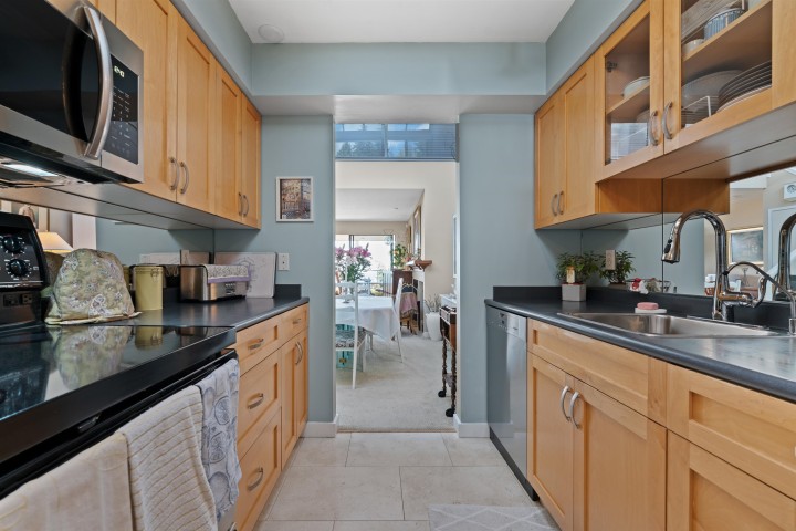 Photo 8 at 48 - 2250 Folkestone Way, Panorama Village, West Vancouver