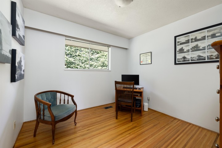 Photo 23 at 587 Beachview Drive, Dollarton, North Vancouver