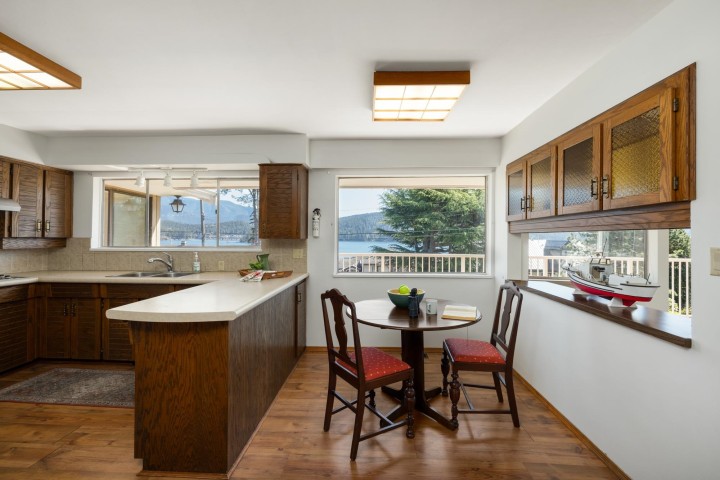 Photo 13 at 587 Beachview Drive, Dollarton, North Vancouver