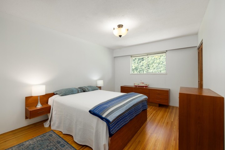 Photo 22 at 587 Beachview Drive, Dollarton, North Vancouver