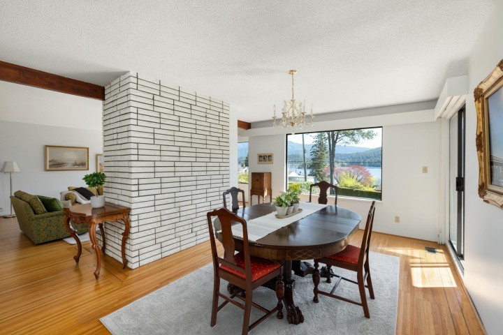 Photo 5 at 587 Beachview Drive, Dollarton, North Vancouver