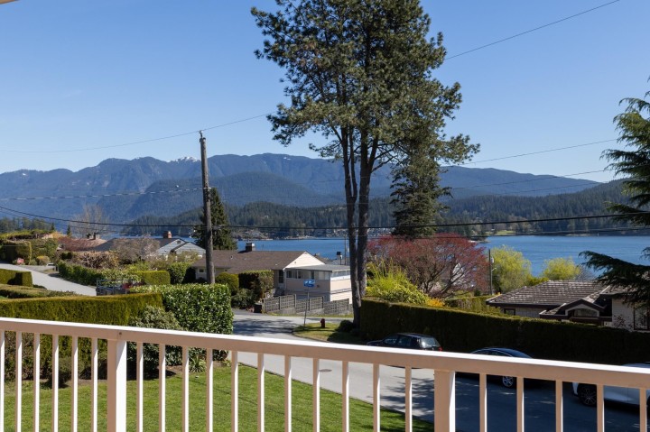 Photo 20 at 587 Beachview Drive, Dollarton, North Vancouver