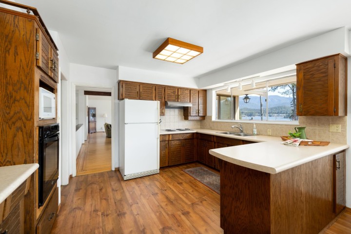 Photo 9 at 587 Beachview Drive, Dollarton, North Vancouver