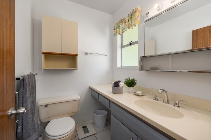 Photo 24 at 587 Beachview Drive, Dollarton, North Vancouver