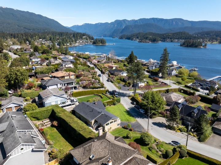 Photo 34 at 587 Beachview Drive, Dollarton, North Vancouver