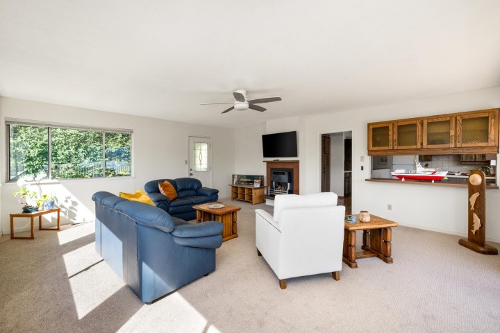 Photo 15 at 587 Beachview Drive, Dollarton, North Vancouver