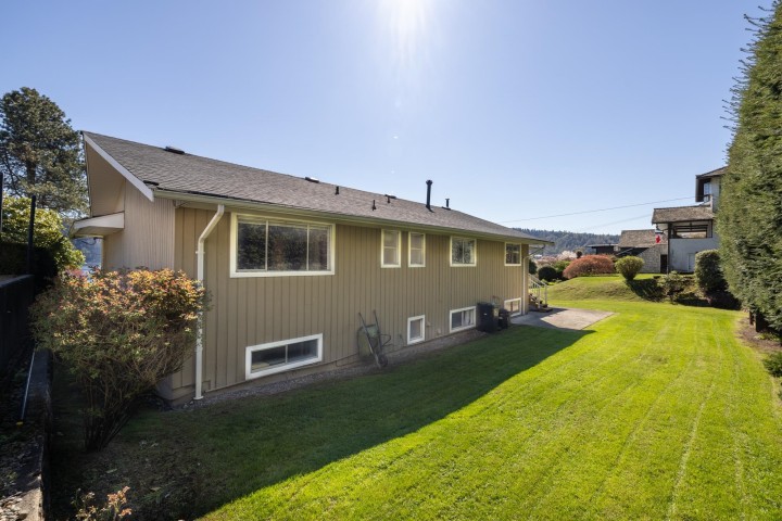 Photo 31 at 587 Beachview Drive, Dollarton, North Vancouver