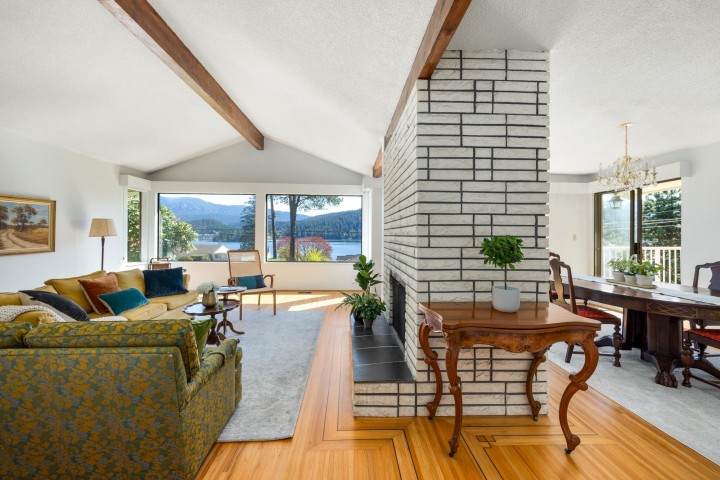 Photo 4 at 587 Beachview Drive, Dollarton, North Vancouver