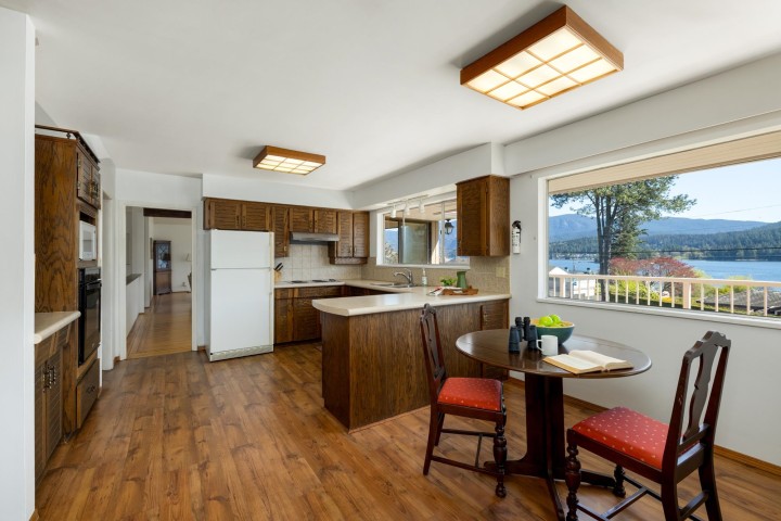 Photo 8 at 587 Beachview Drive, Dollarton, North Vancouver