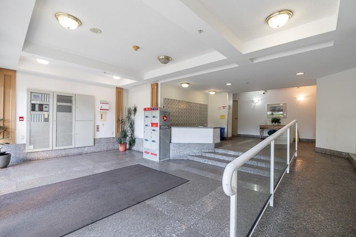 Photo 3 at 910 - 3489 Ascot Place, Collingwood VE, Vancouver East