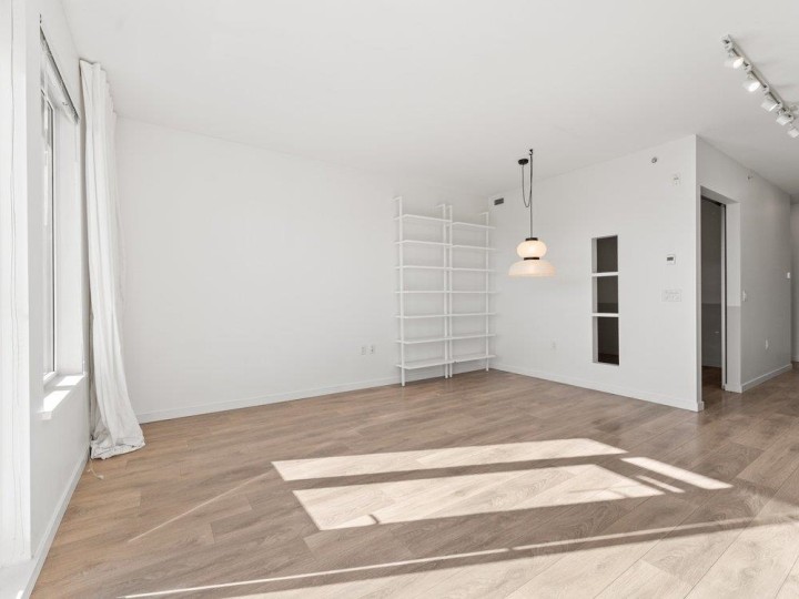 Photo 6 at 509 - 725 Marine Drive, Harbourside, North Vancouver