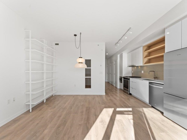 Photo 7 at 509 - 725 Marine Drive, Harbourside, North Vancouver