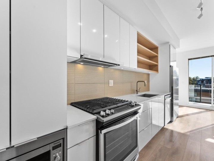 Photo 1 at 509 - 725 Marine Drive, Harbourside, North Vancouver