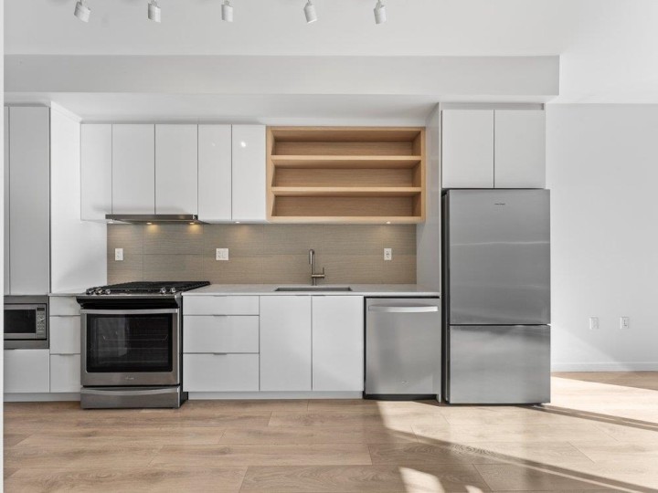 Photo 4 at 509 - 725 Marine Drive, Harbourside, North Vancouver