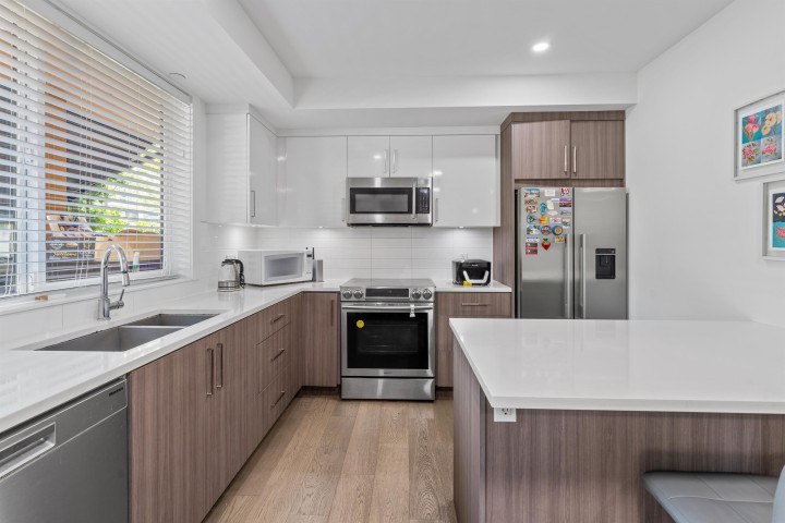 Photo 3 at 2388 E 34th Avenue, Collingwood VE, Vancouver East