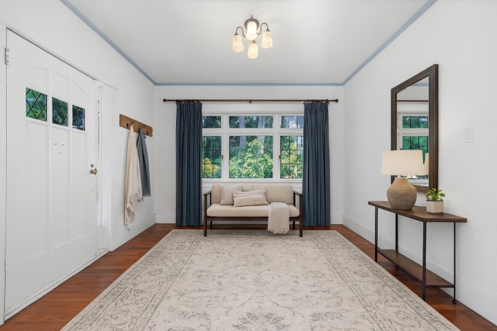 Photo 3 at 1376 11th Street, Sentinel Hill, West Vancouver
