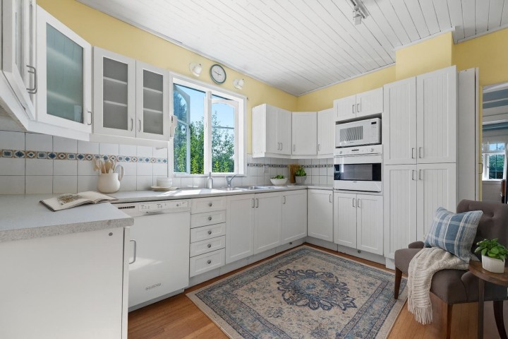 Photo 8 at 1376 11th Street, Sentinel Hill, West Vancouver