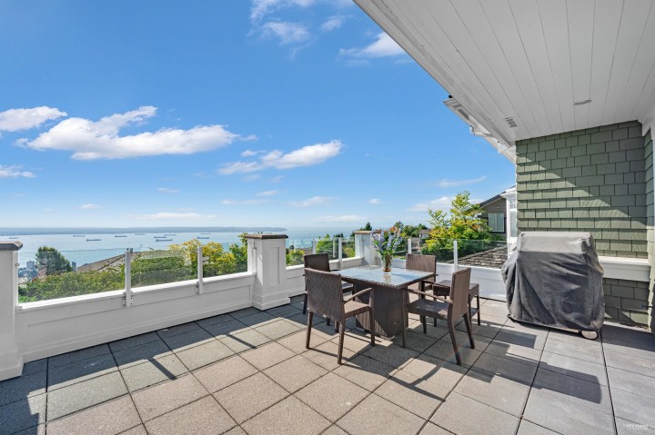 Photo 7 at 2263 Lythe Court, Whitby Estates, West Vancouver