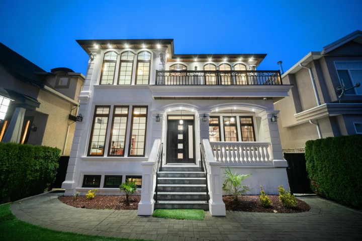 Photo 2 at 459 E 55th Avenue, South Vancouver, Vancouver East