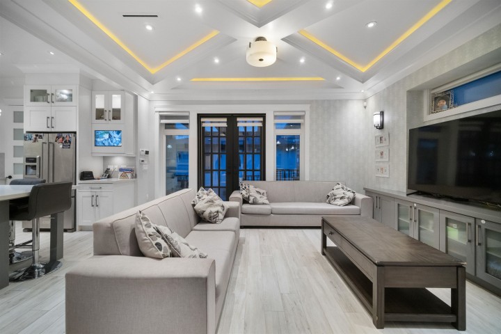 Photo 7 at 459 E 55th Avenue, South Vancouver, Vancouver East